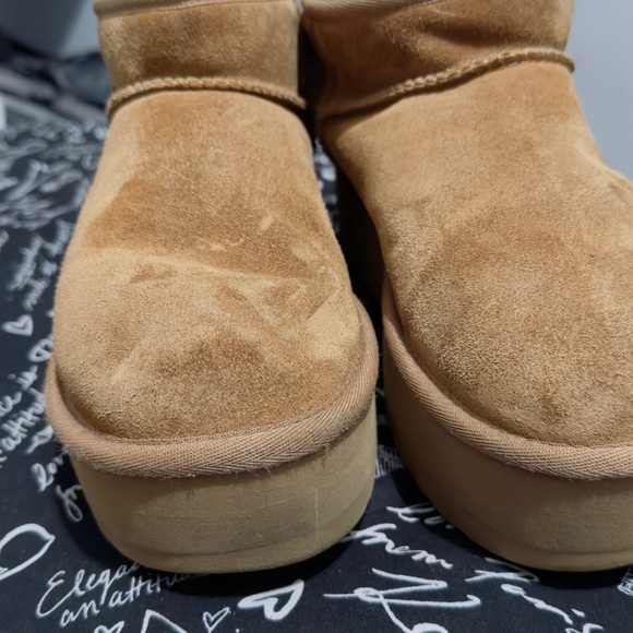 Ugg cozy Tan Suede platform Boots - Picture 3 of 5